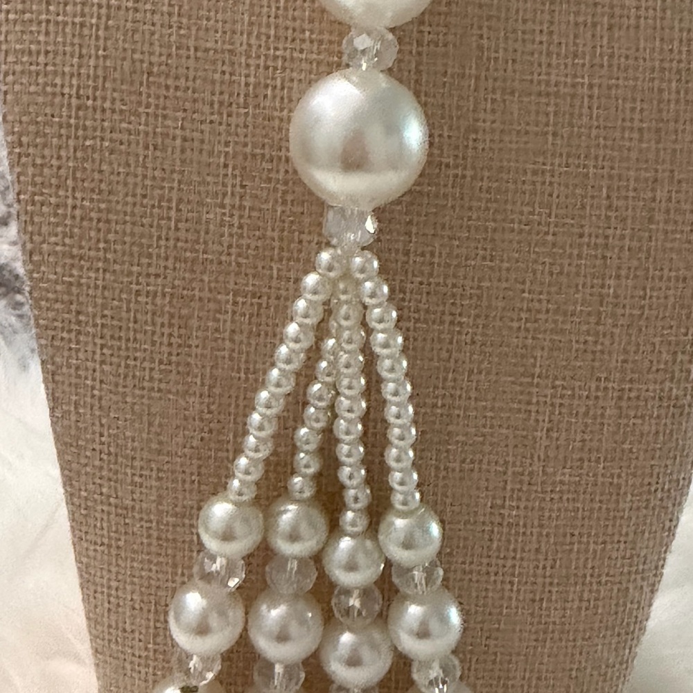 Elegant Pearl Necklace - Picture 2 of 6